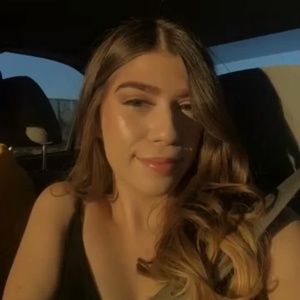 Meet your Posher, Carolina